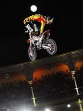 fmx-тореадор коронован на испанском фристайл-пантеоне. четвертый этап red bull x-fighters у робби мэддисона